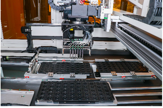 Automatic swing structure