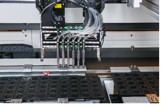 Suction nozzle automatic adjustment structure