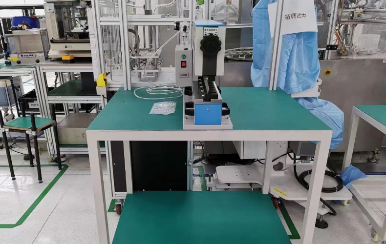 Guillotine splitter customer scene